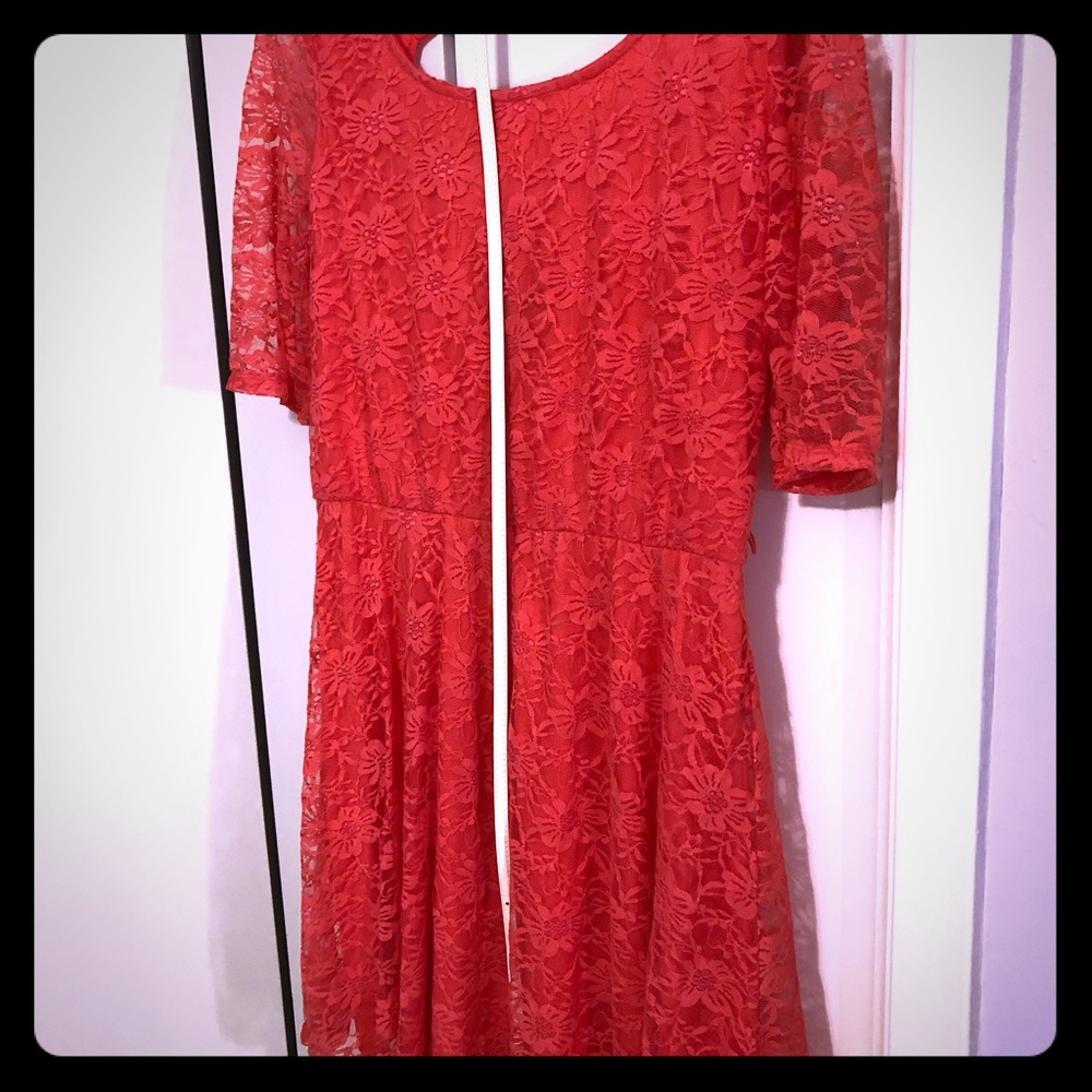 Dress w/ belt. Junior :XL. Length is mid thigh.